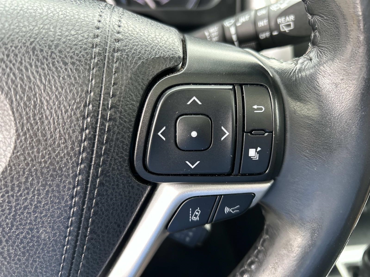 Toyota Highlander Limited V6 FWD (Natl) 2019