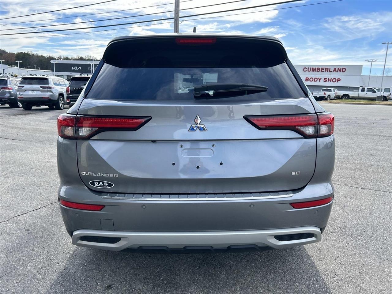 Mitsubishi Outlander SE FWD 2024