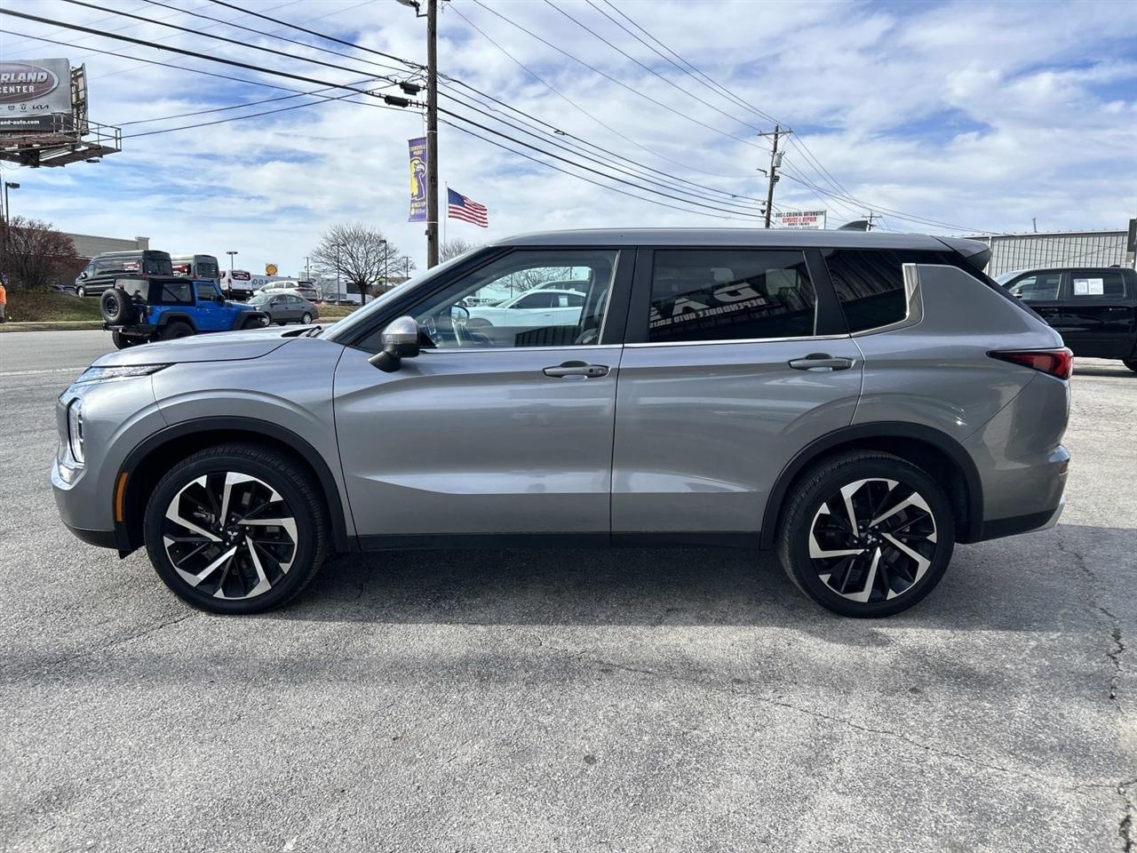 Mitsubishi Outlander SE FWD 2024