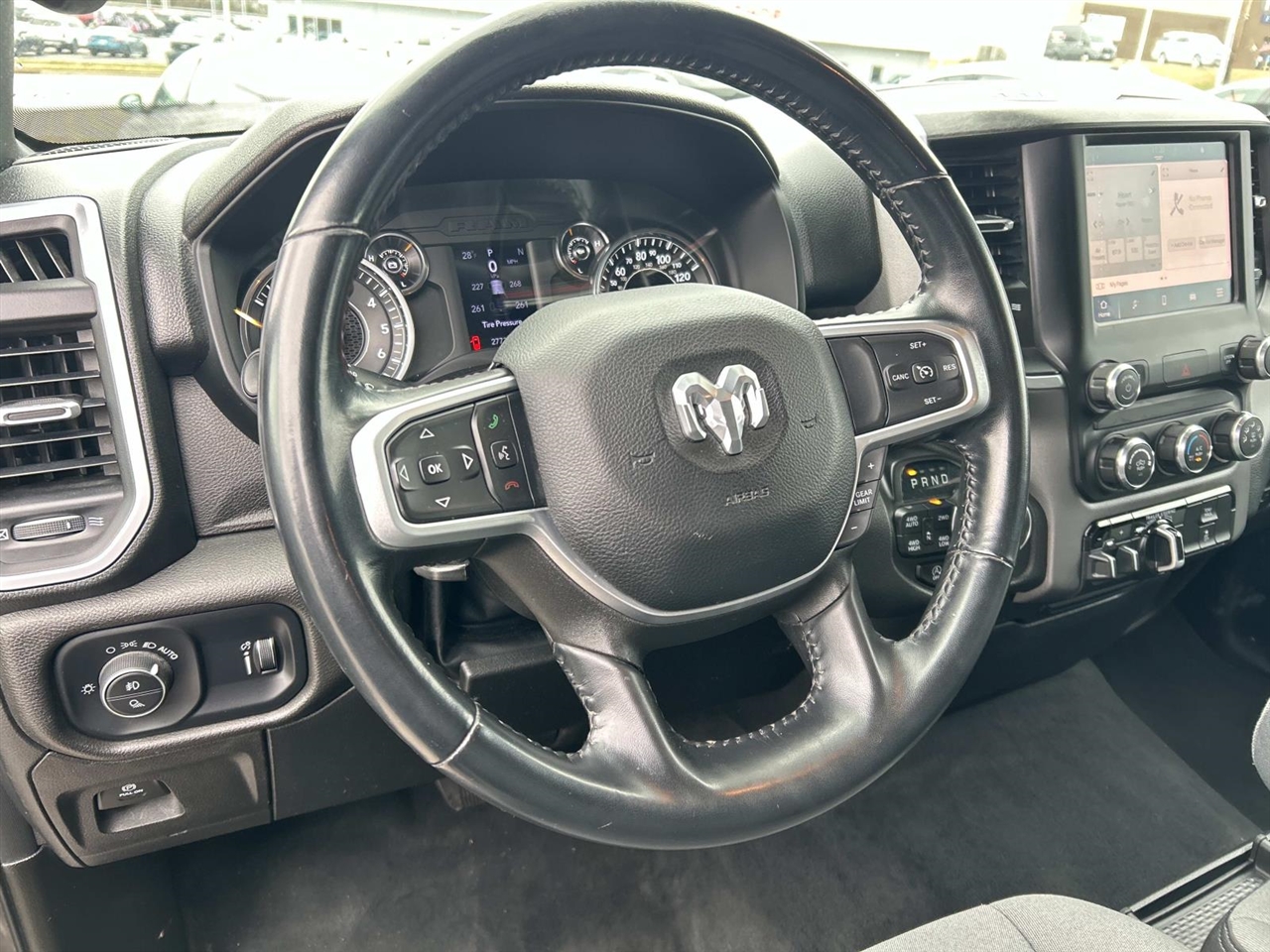 RAM 1500 Big Horn 4x4 Crew Cab 5'7" Box 2022