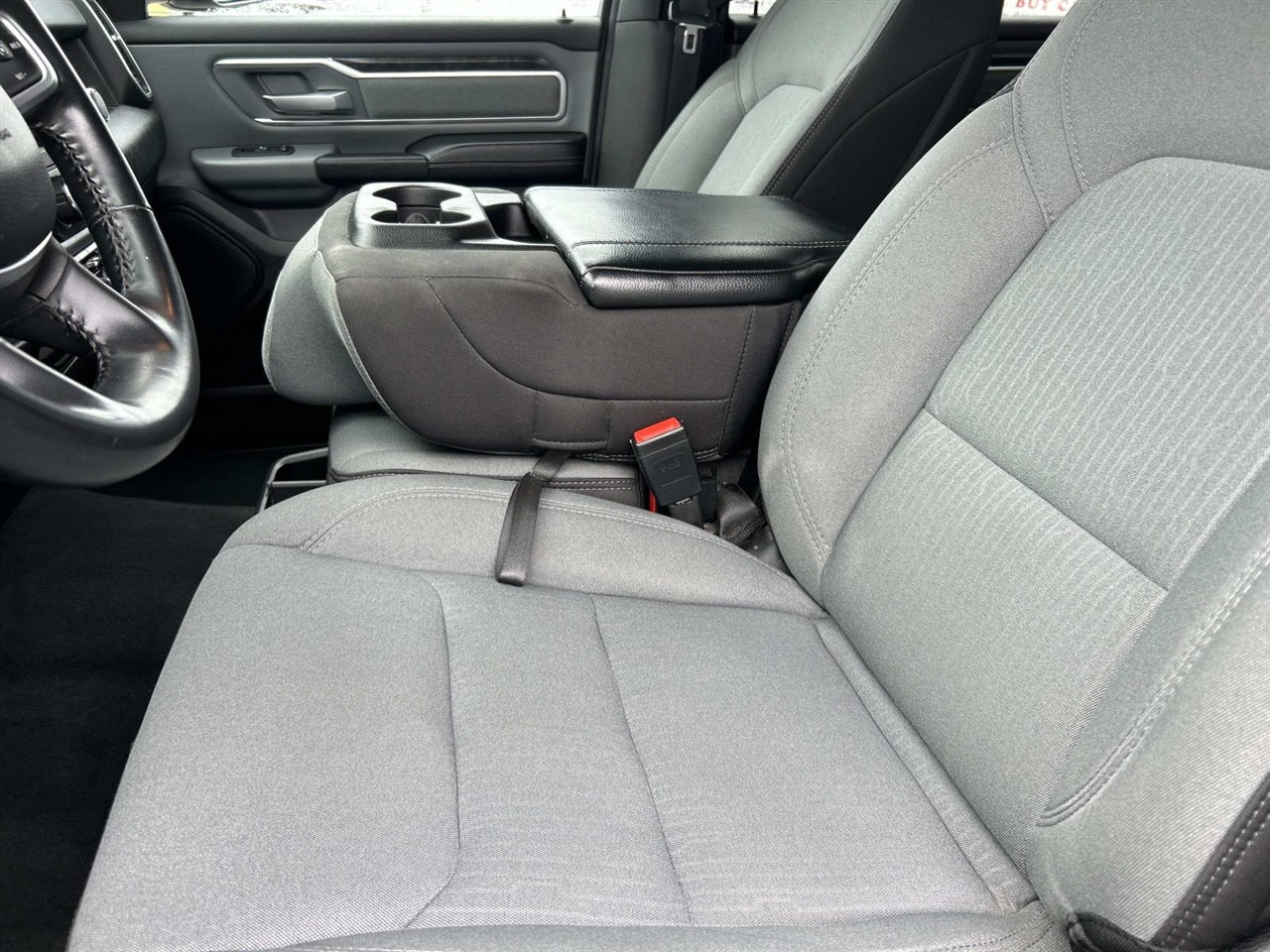 RAM 1500 Big Horn 4x4 Crew Cab 5'7" Box 2022