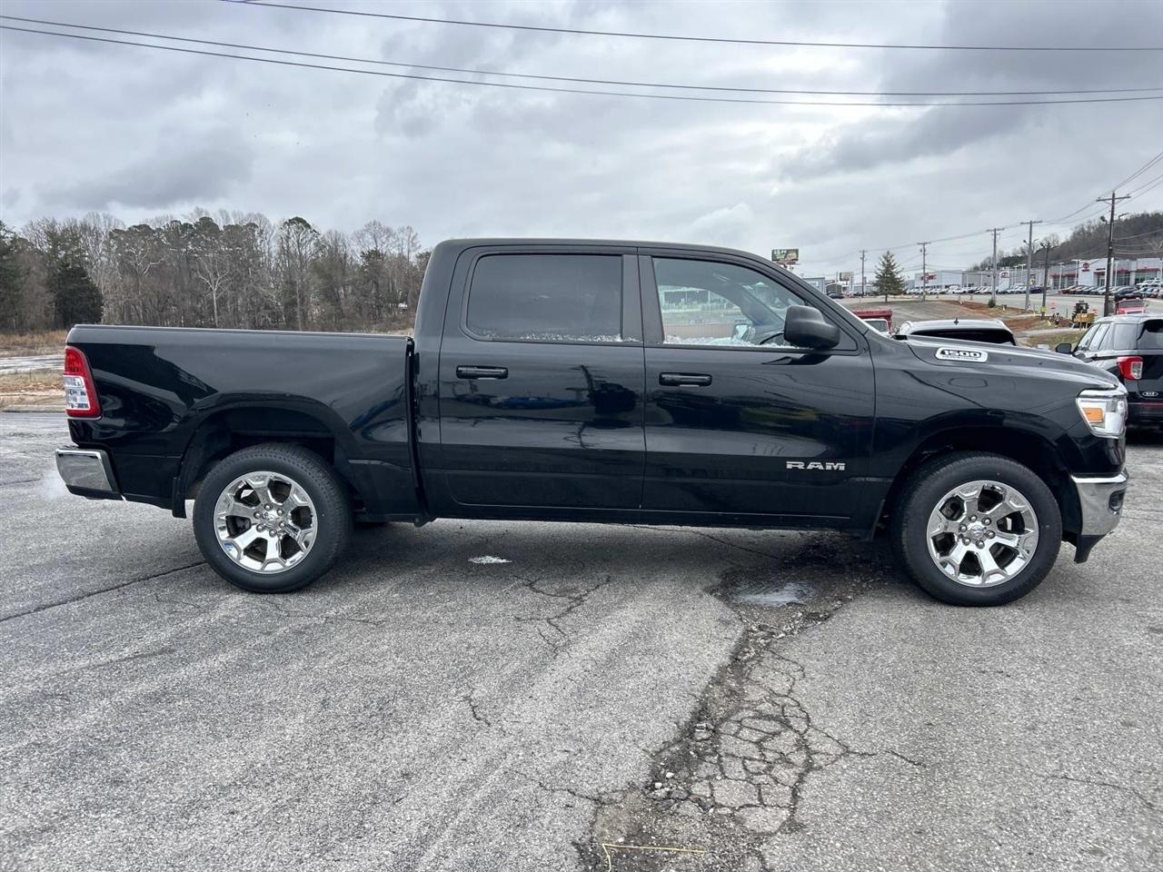 RAM 1500 Big Horn 4x4 Crew Cab 5'7" Box 2022