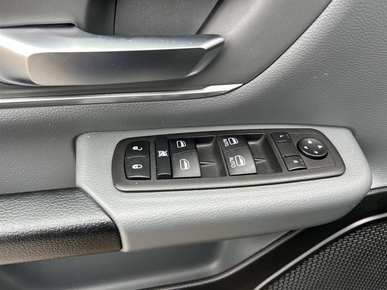 RAM 1500 Big Horn 4x4 Crew Cab 5'7" Box 2022