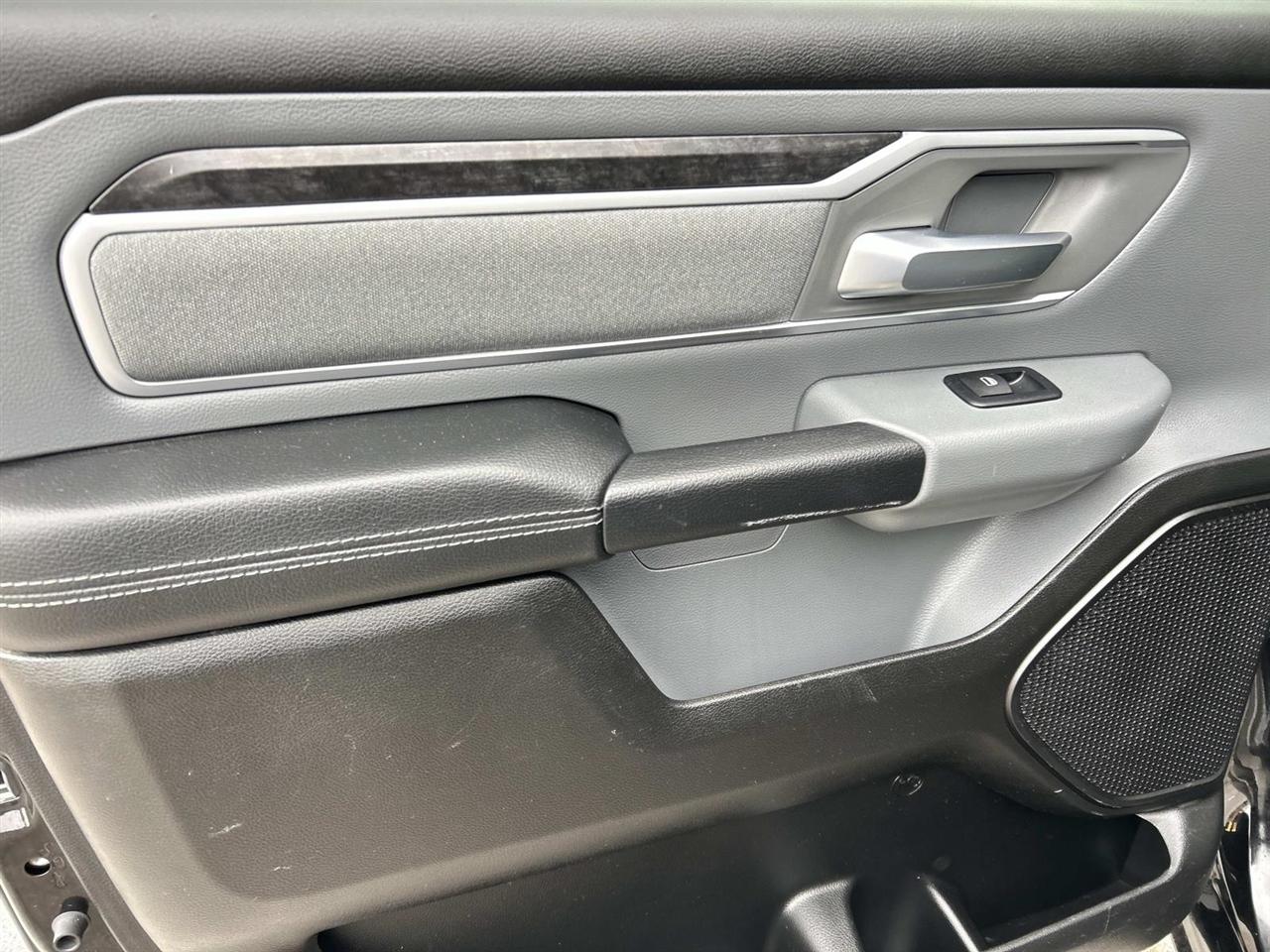 RAM 1500 Big Horn 4x4 Crew Cab 5'7" Box 2022