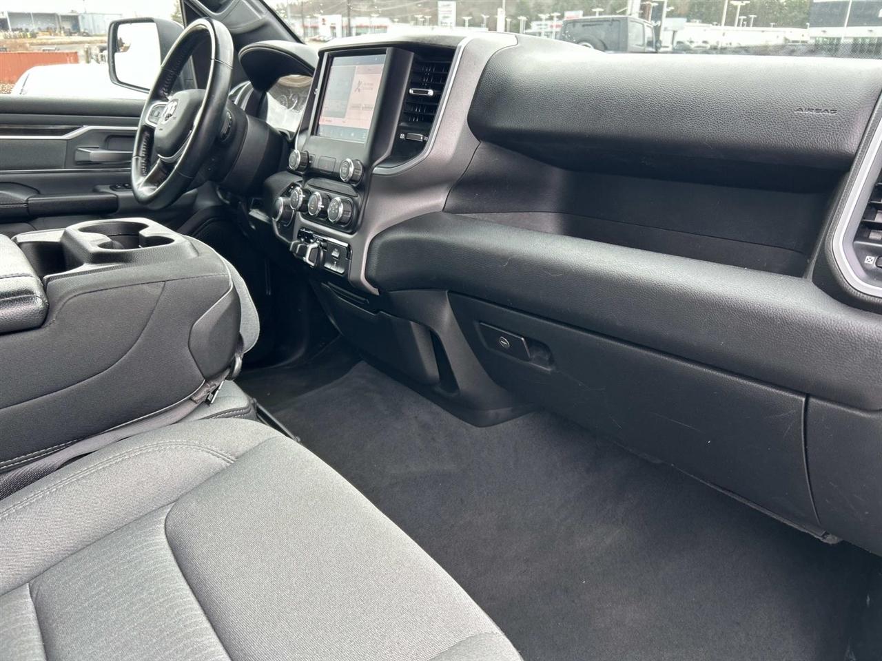 RAM 1500 Big Horn 4x4 Crew Cab 5'7" Box 2022