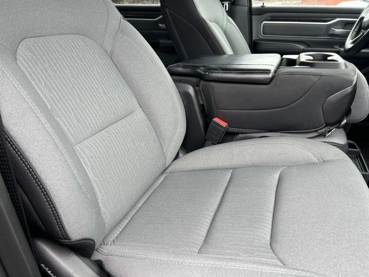 RAM 1500 Big Horn 4x4 Crew Cab 5'7" Box 2022