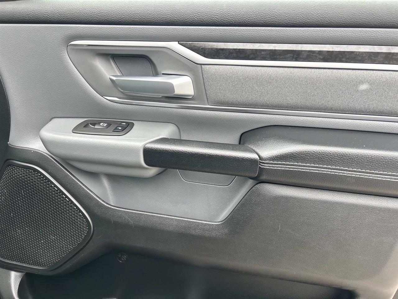 RAM 1500 Big Horn 4x4 Crew Cab 5'7" Box 2022