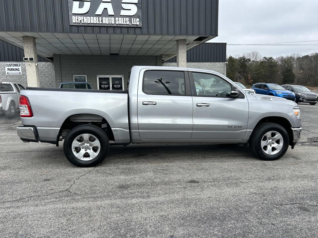 RAM 1500 Big Horn 4x4 Crew Cab 5'7" Box 2020