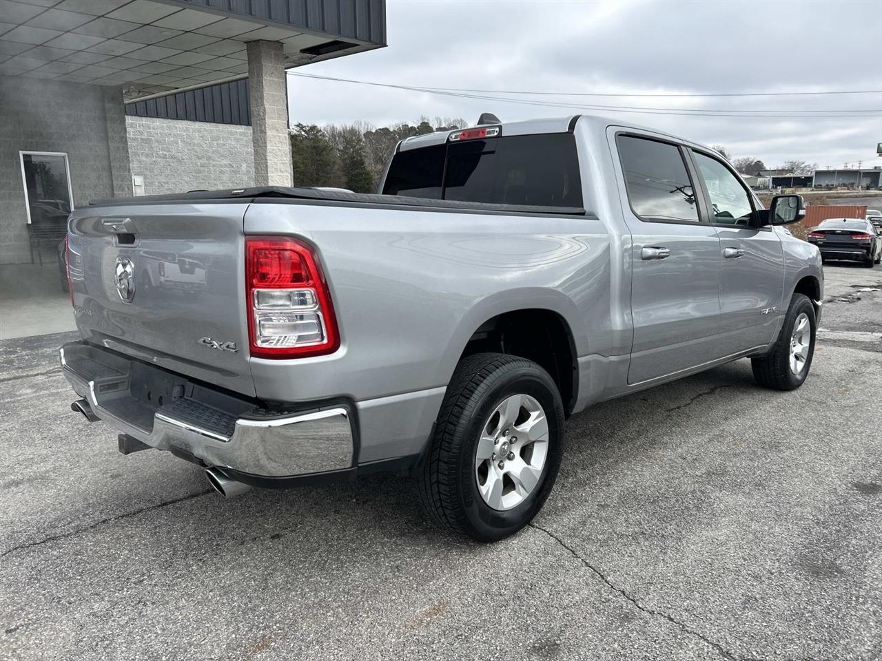 RAM 1500 Big Horn 4x4 Crew Cab 5'7" Box 2020