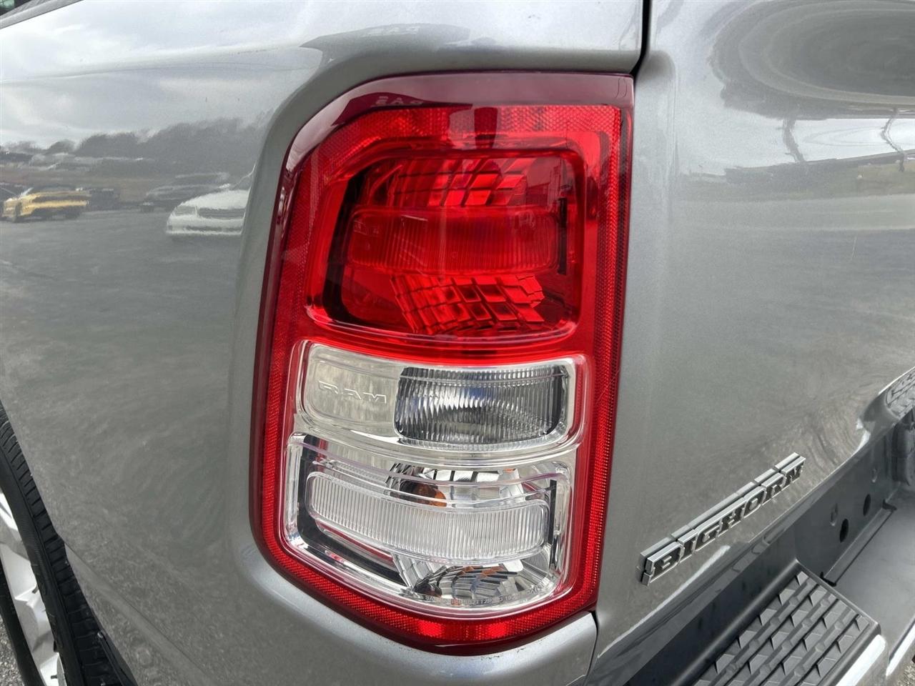 RAM 1500 Big Horn 4x4 Crew Cab 5'7" Box 2020