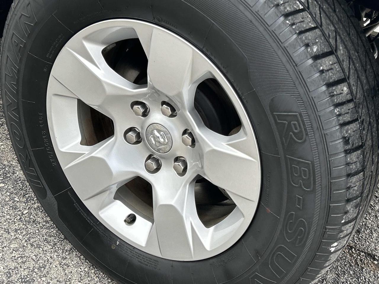 RAM 1500 Big Horn 4x4 Crew Cab 5'7" Box 2020