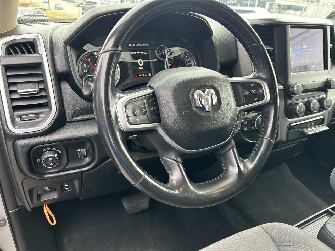 RAM 1500 Big Horn 4x4 Crew Cab 5'7" Box 2020