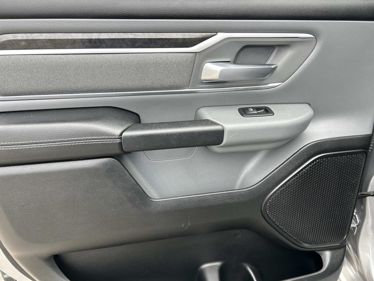 RAM 1500 Big Horn 4x4 Crew Cab 5'7" Box 2020