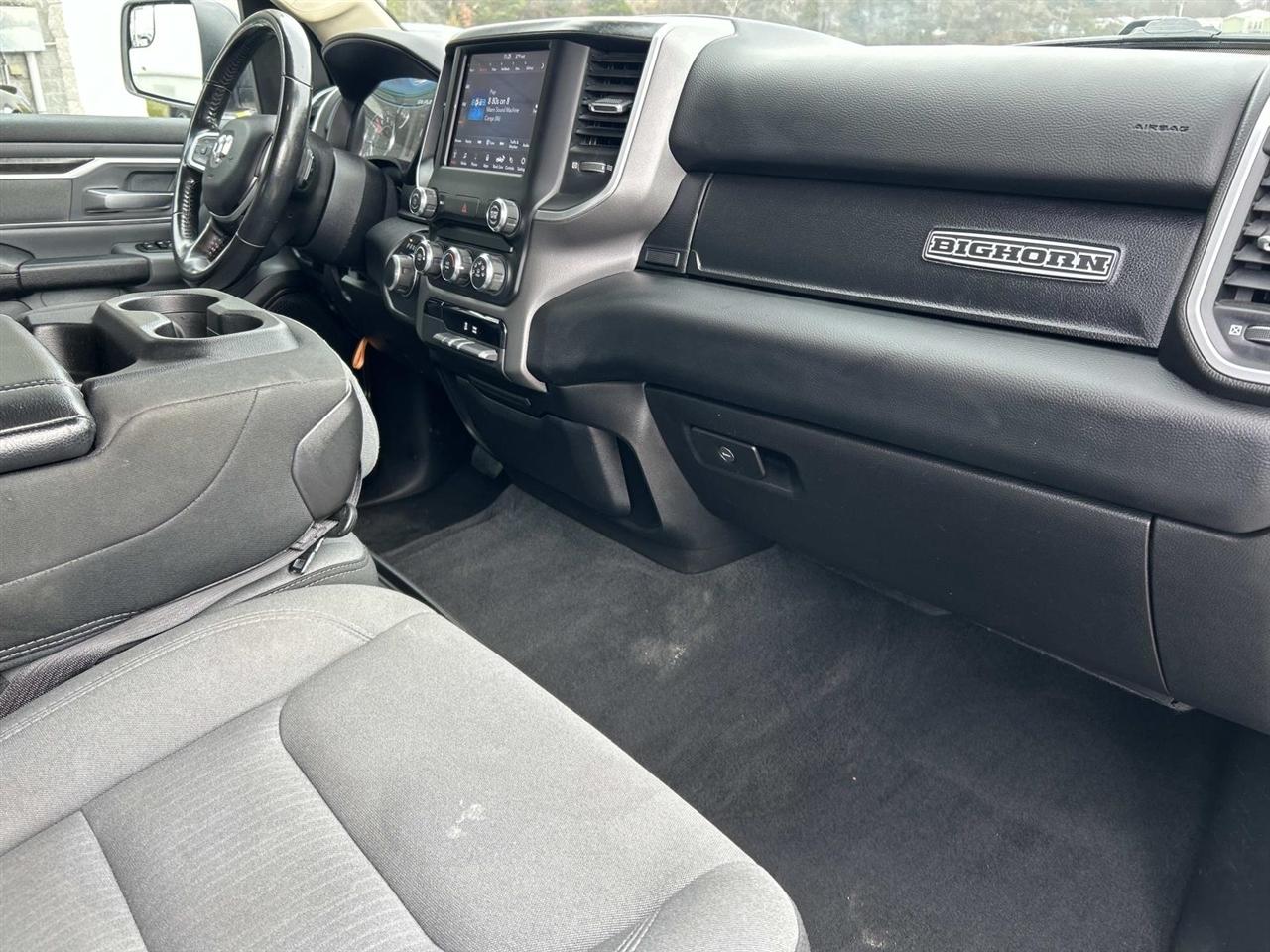 RAM 1500 Big Horn 4x4 Crew Cab 5'7" Box 2020