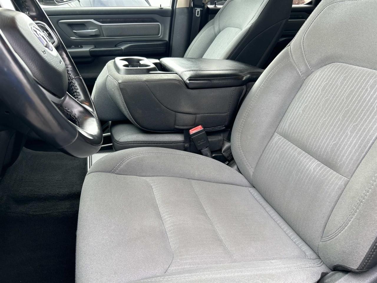 RAM 1500 Big Horn 4x4 Crew Cab 5'7" Box 2020