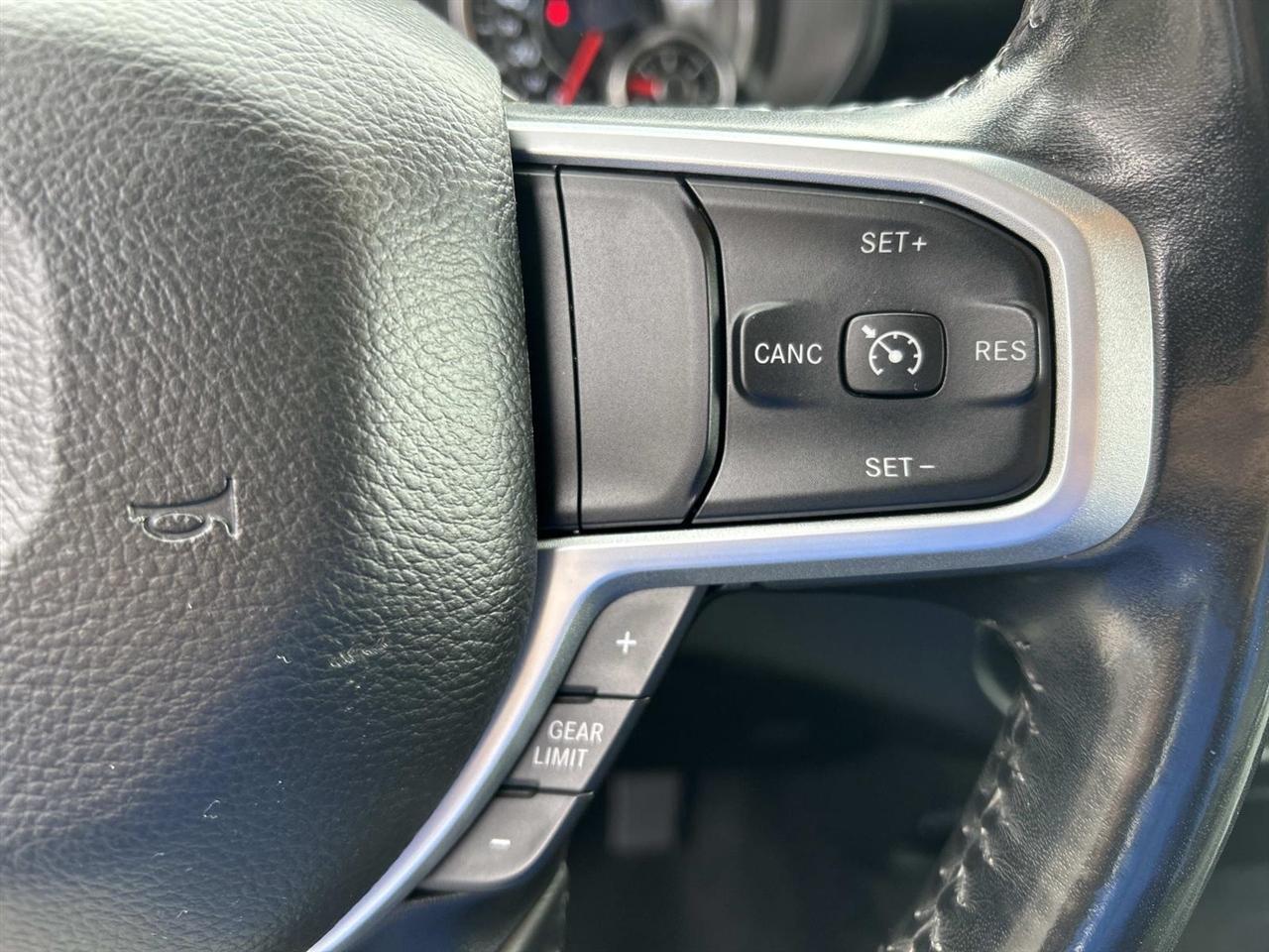 RAM 1500 Big Horn 4x4 Crew Cab 5'7" Box 2020