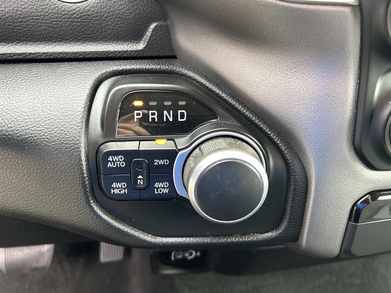 RAM 1500 Big Horn 4x4 Crew Cab 5'7" Box 2020