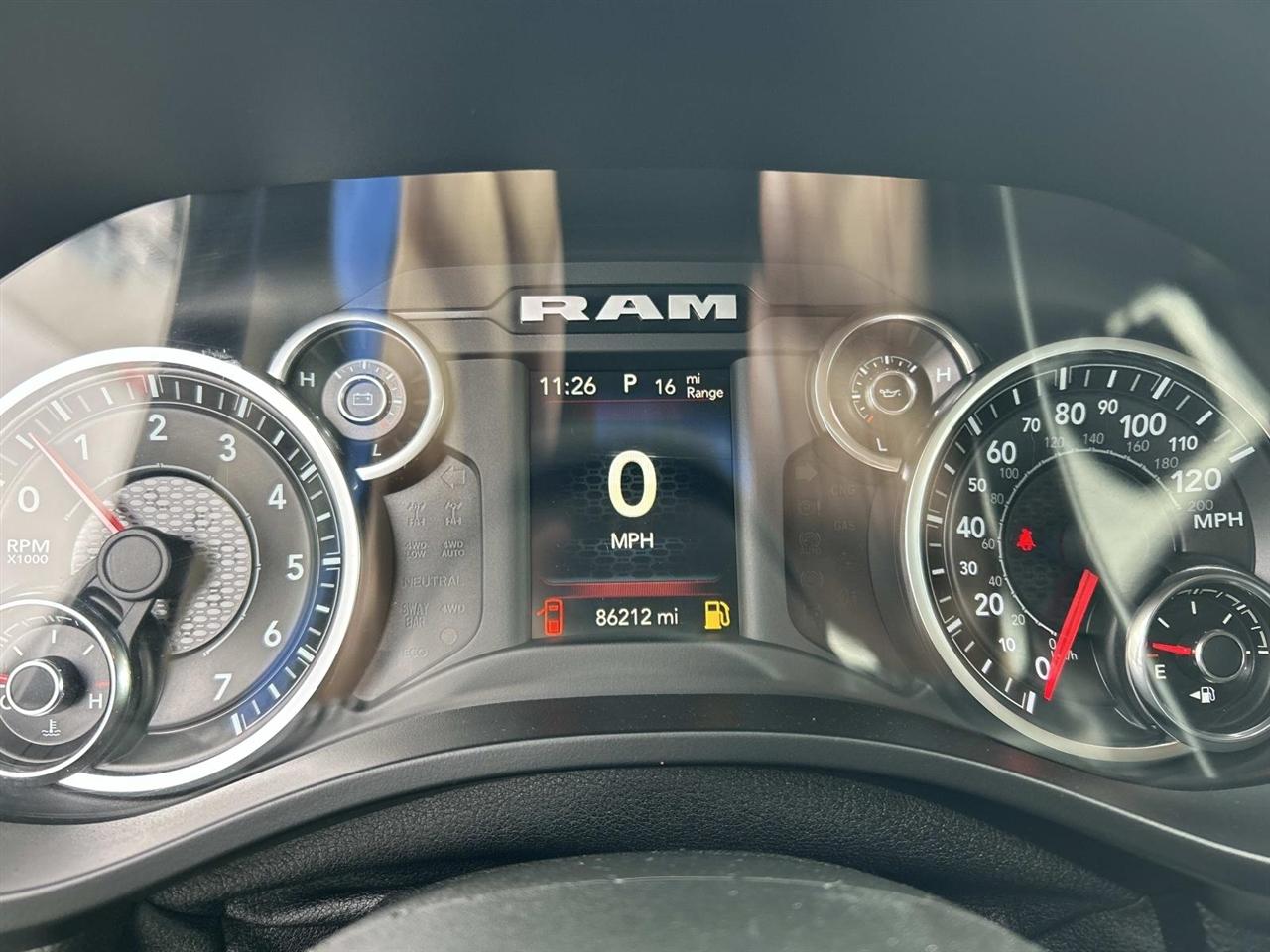 RAM 1500 Big Horn 4x4 Crew Cab 5'7" Box 2020