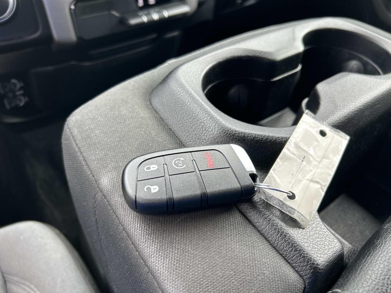 RAM 1500 Big Horn 4x4 Crew Cab 5'7" Box 2020