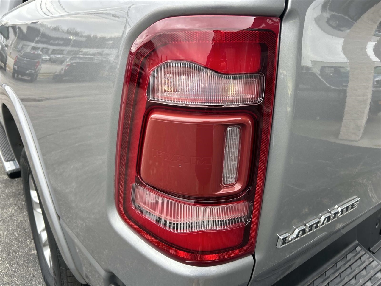 RAM 1500 Laramie 4x4 Crew Cab 5'7" Box 2021