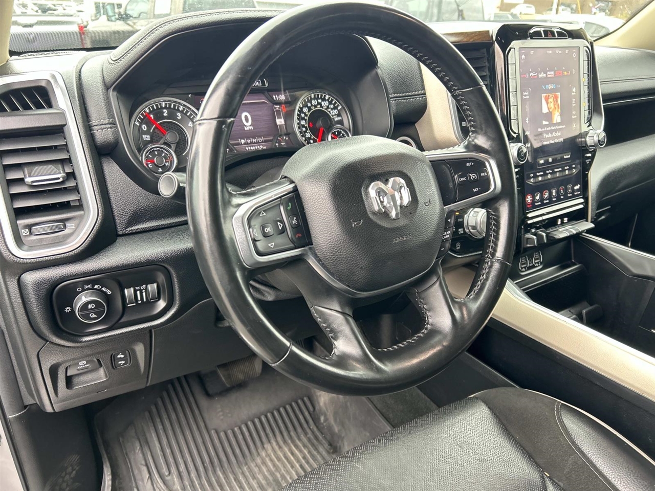 RAM 1500 Laramie 4x4 Crew Cab 5'7" Box 2021