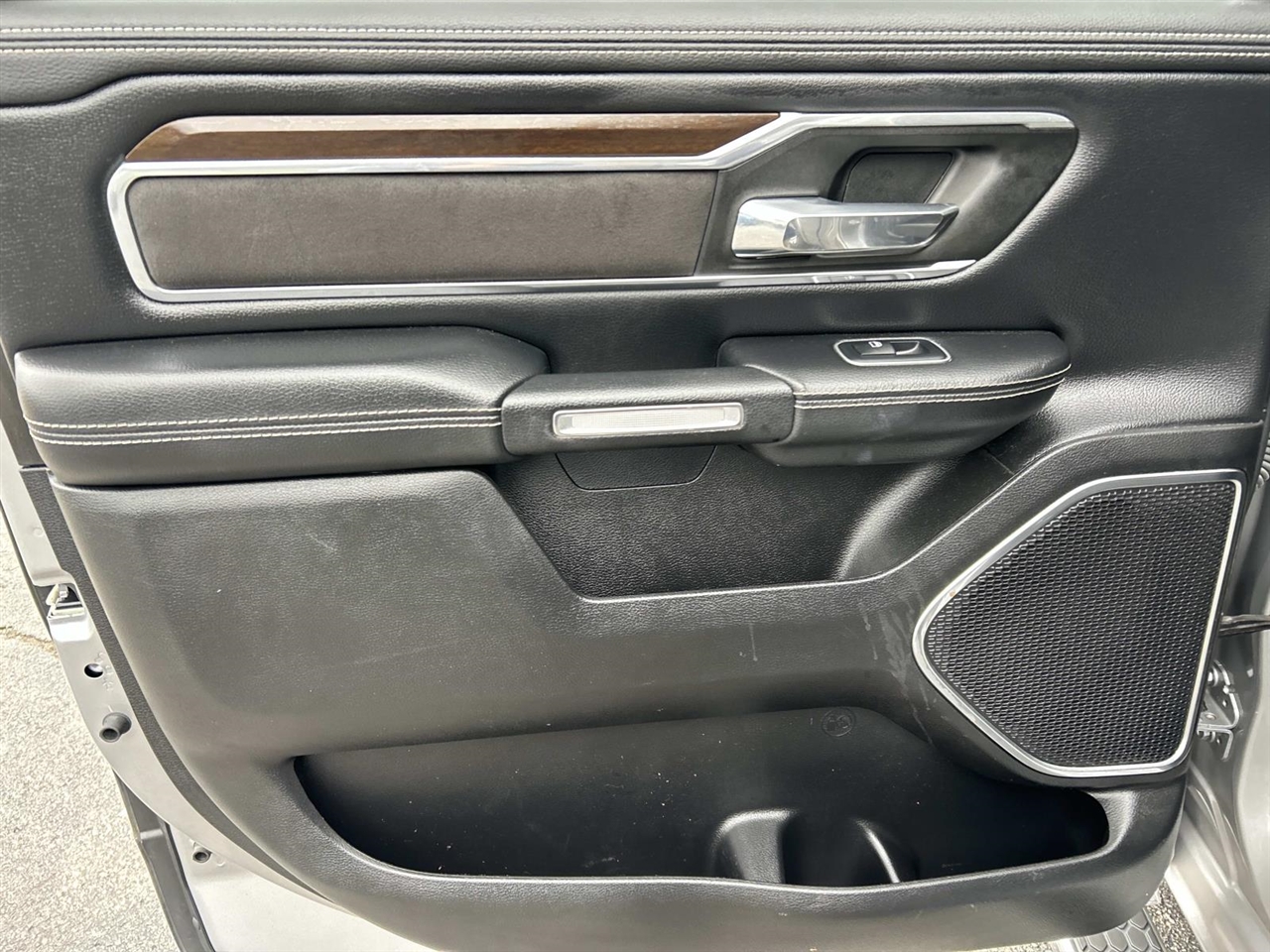 RAM 1500 Laramie 4x4 Crew Cab 5'7" Box 2021