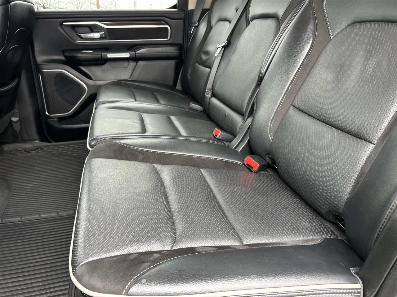 RAM 1500 Laramie 4x4 Crew Cab 5'7" Box 2021