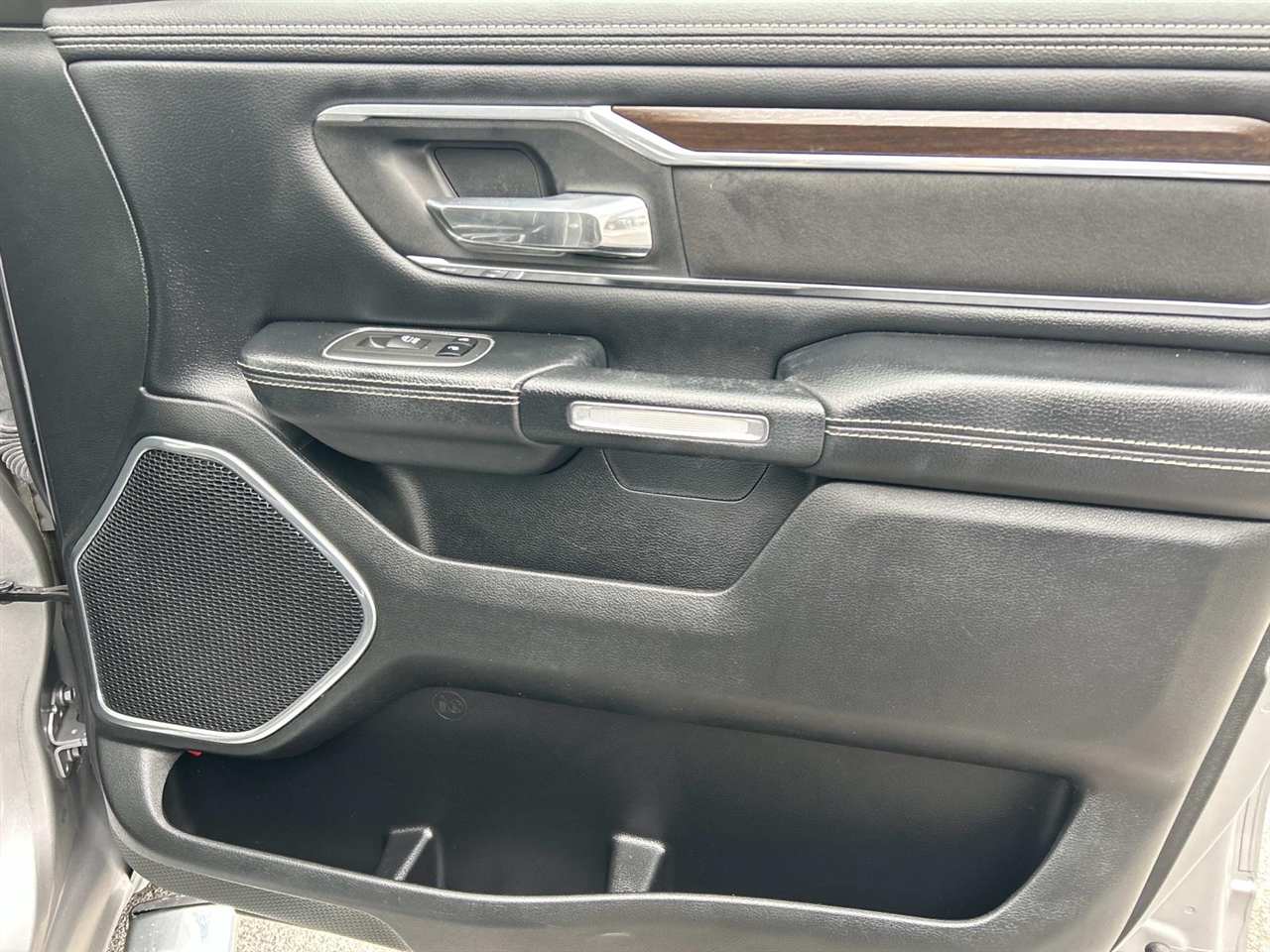 RAM 1500 Laramie 4x4 Crew Cab 5'7" Box 2021