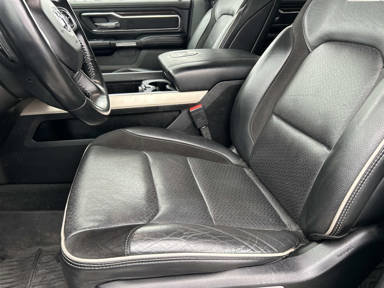 RAM 1500 Laramie 4x4 Crew Cab 5'7" Box 2021