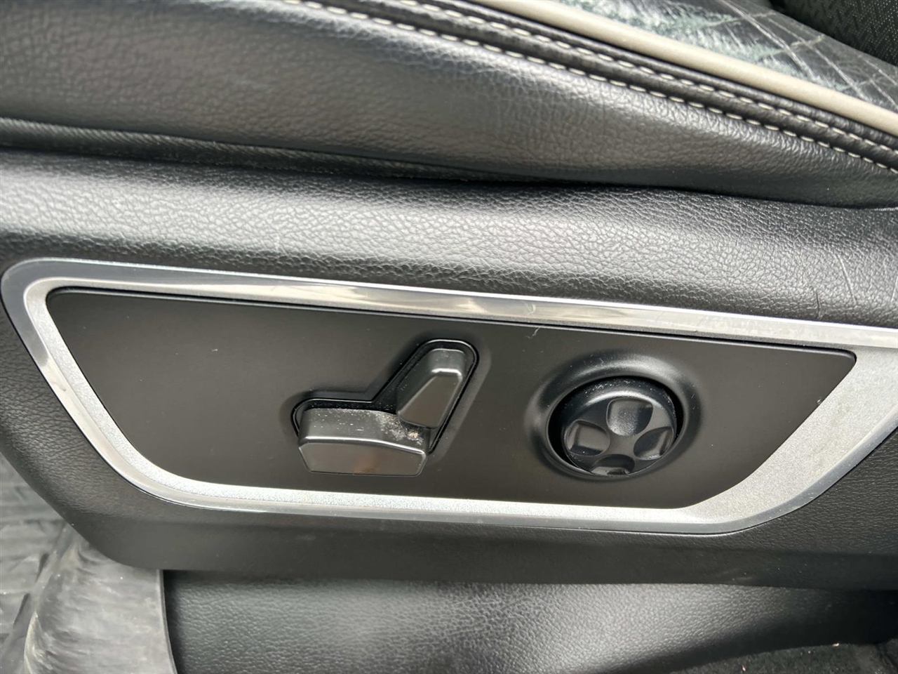 RAM 1500 Laramie 4x4 Crew Cab 5'7" Box 2021