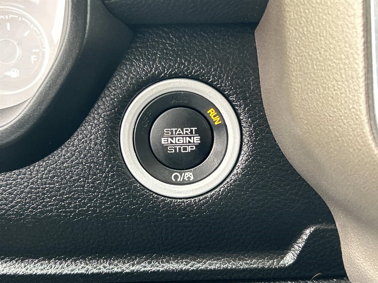 RAM 1500 Laramie 4x4 Crew Cab 5'7" Box 2021