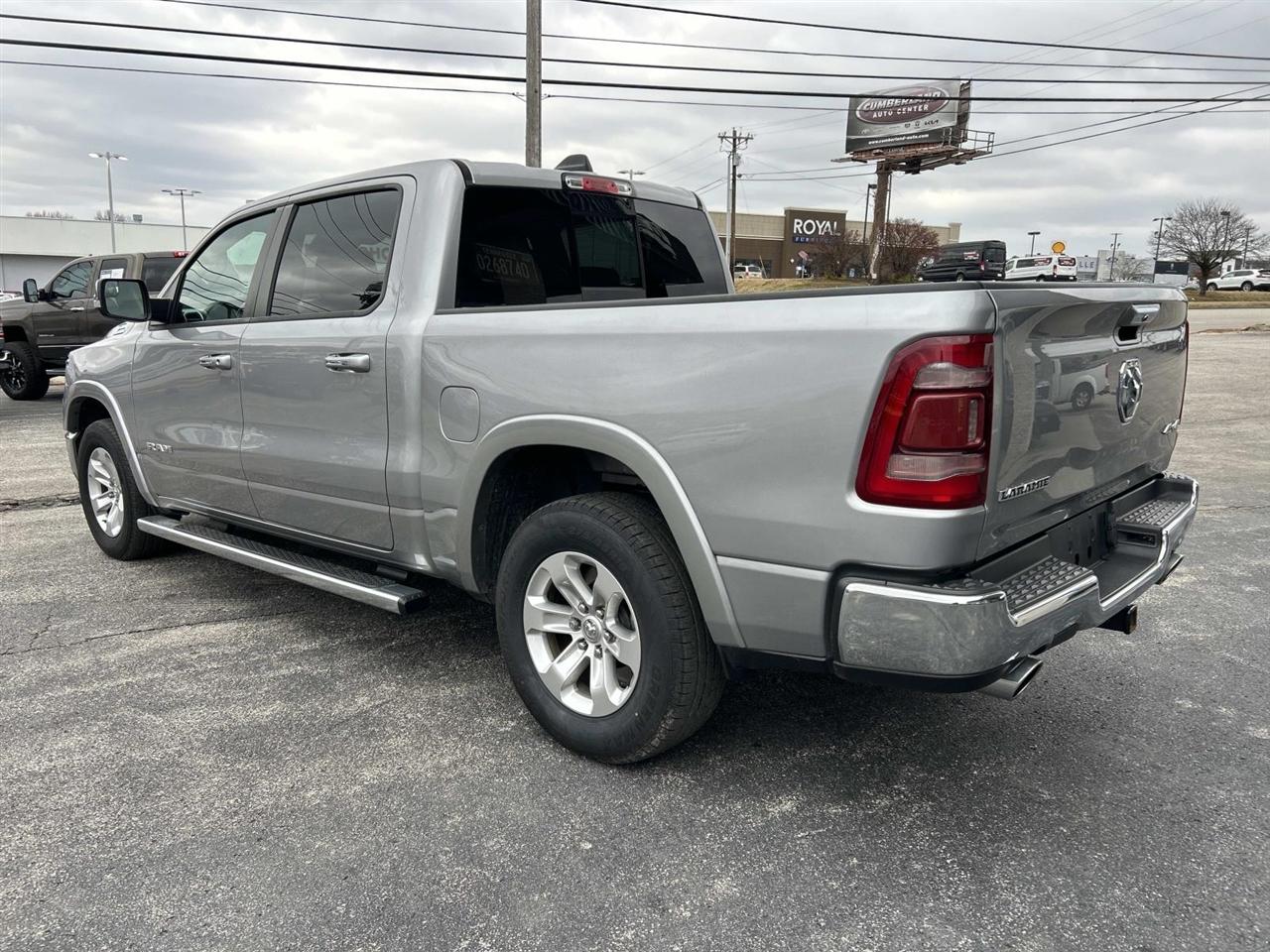 RAM 1500 Laramie 4x4 Crew Cab 5'7" Box 2021
