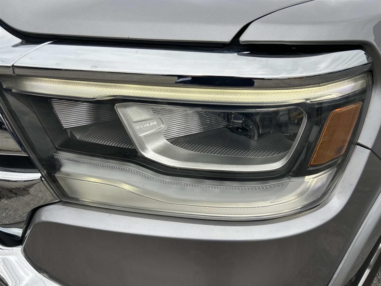 RAM 1500 Laramie 4x4 Crew Cab 5'7" Box 2021