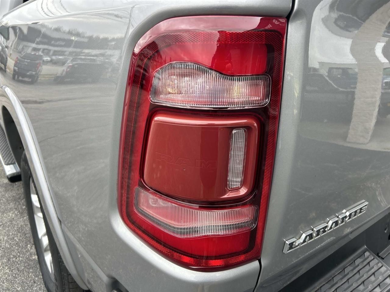 RAM 1500 Laramie 4x4 Crew Cab 5'7" Box 2021