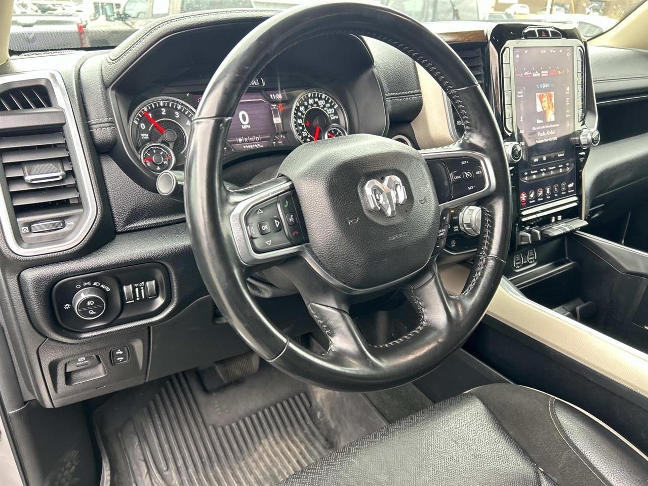 RAM 1500 Laramie 4x4 Crew Cab 5'7" Box 2021