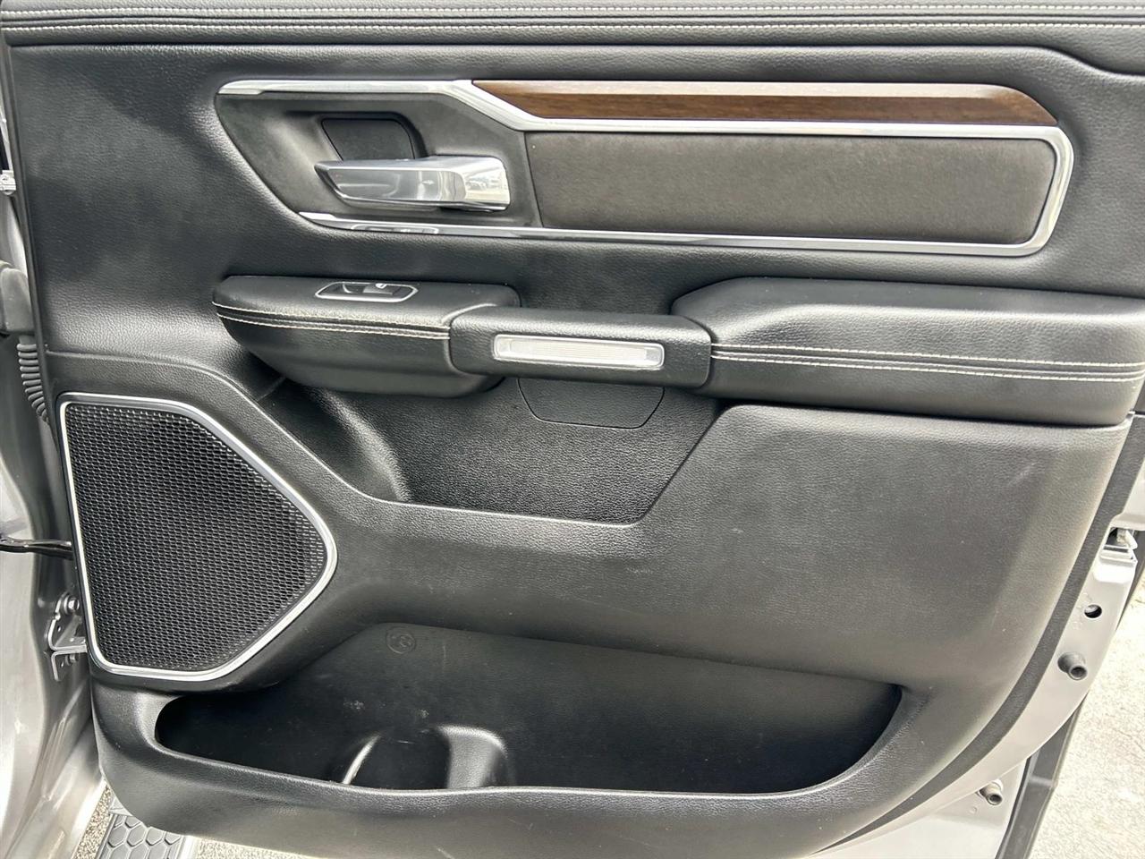 RAM 1500 Laramie 4x4 Crew Cab 5'7" Box 2021