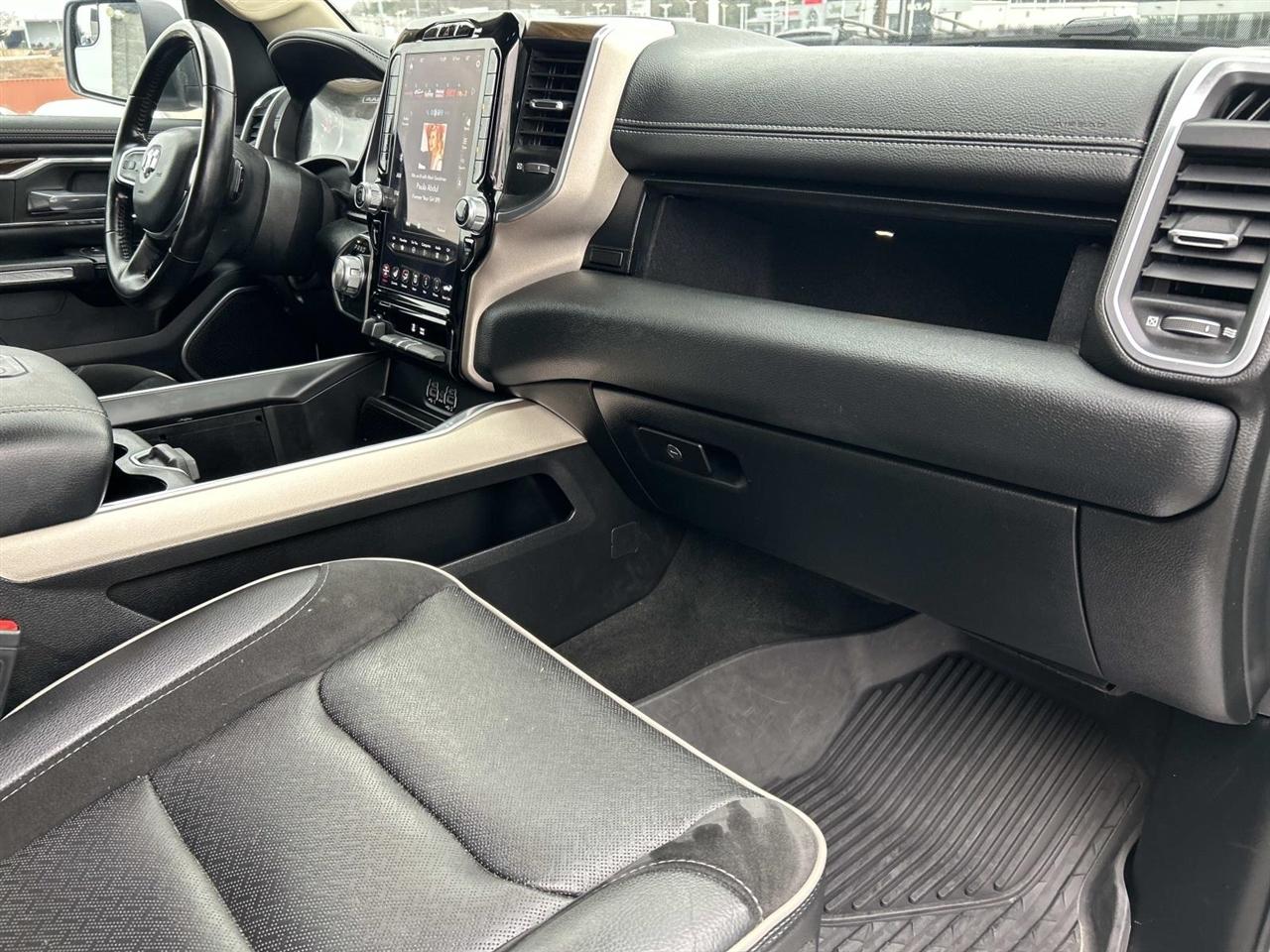 RAM 1500 Laramie 4x4 Crew Cab 5'7" Box 2021