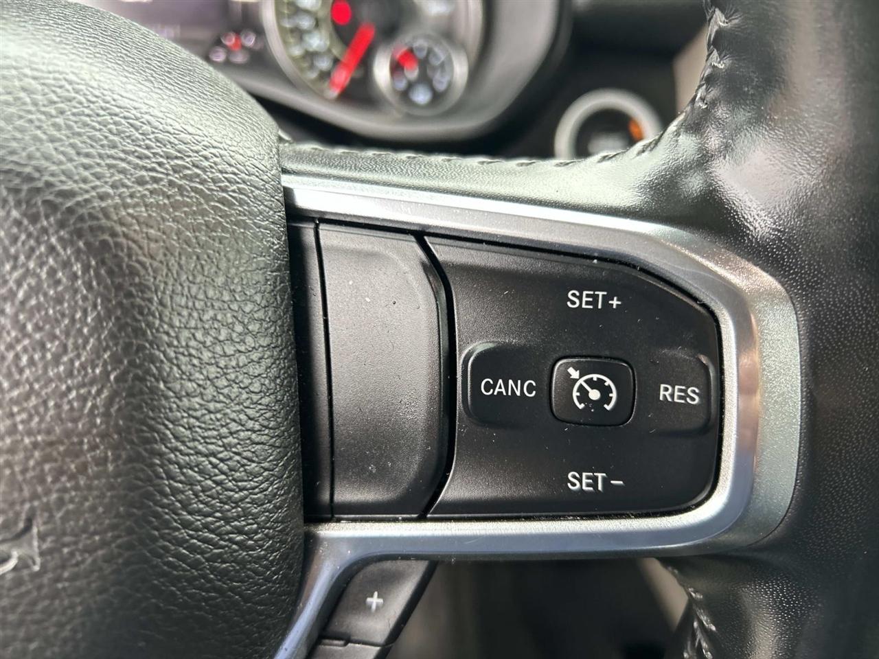 RAM 1500 Laramie 4x4 Crew Cab 5'7" Box 2021