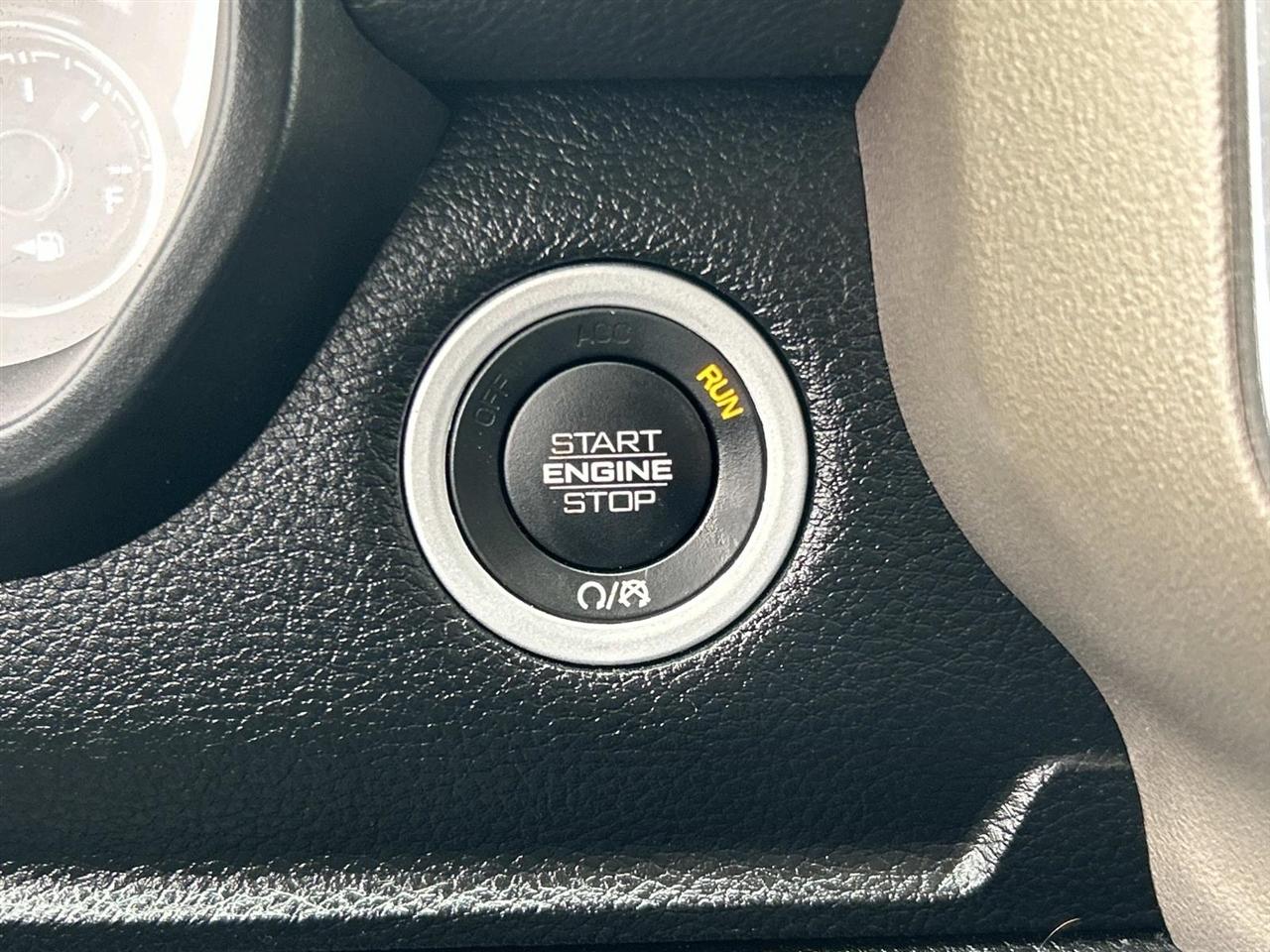 RAM 1500 Laramie 4x4 Crew Cab 5'7" Box 2021