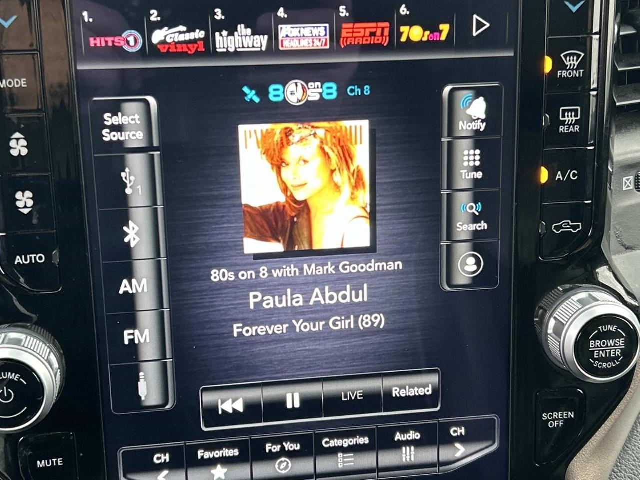 RAM 1500 Laramie 4x4 Crew Cab 5'7" Box 2021