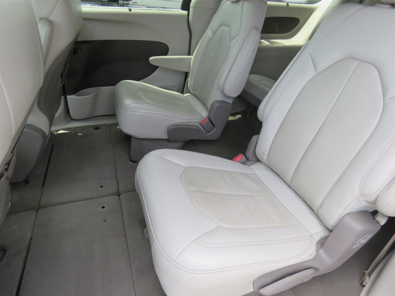 Chrysler Pacifica Touring L FWD 2021