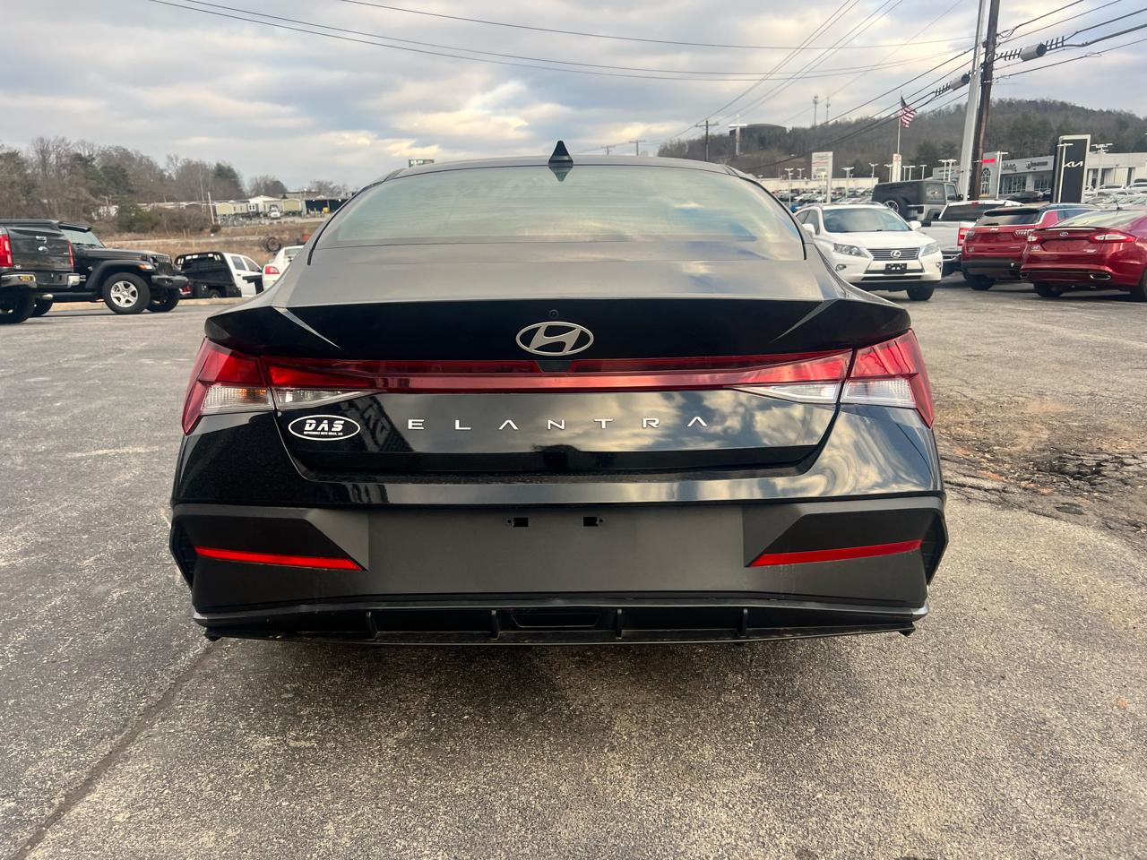 Hyundai Elantra SE IVT 2024