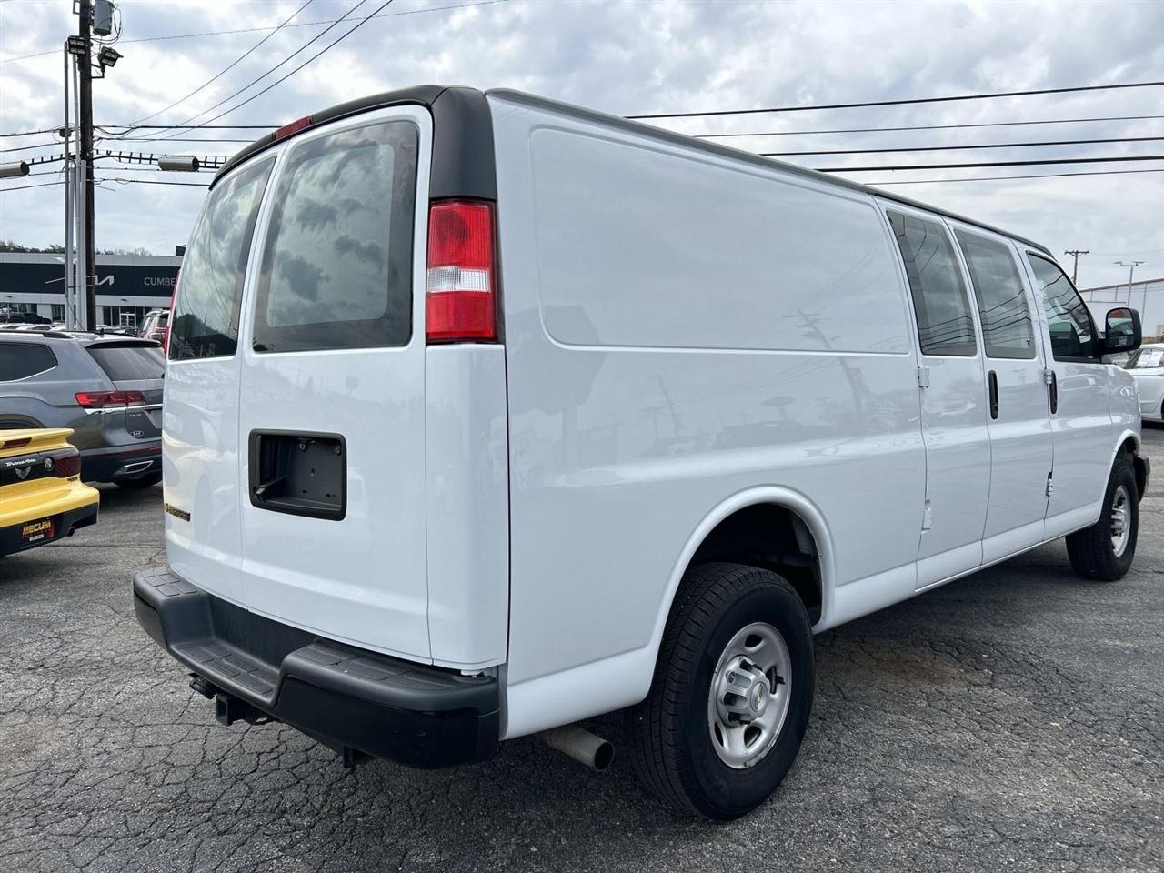 Chevrolet Express Cargo Van RWD 2500 155" 2022
