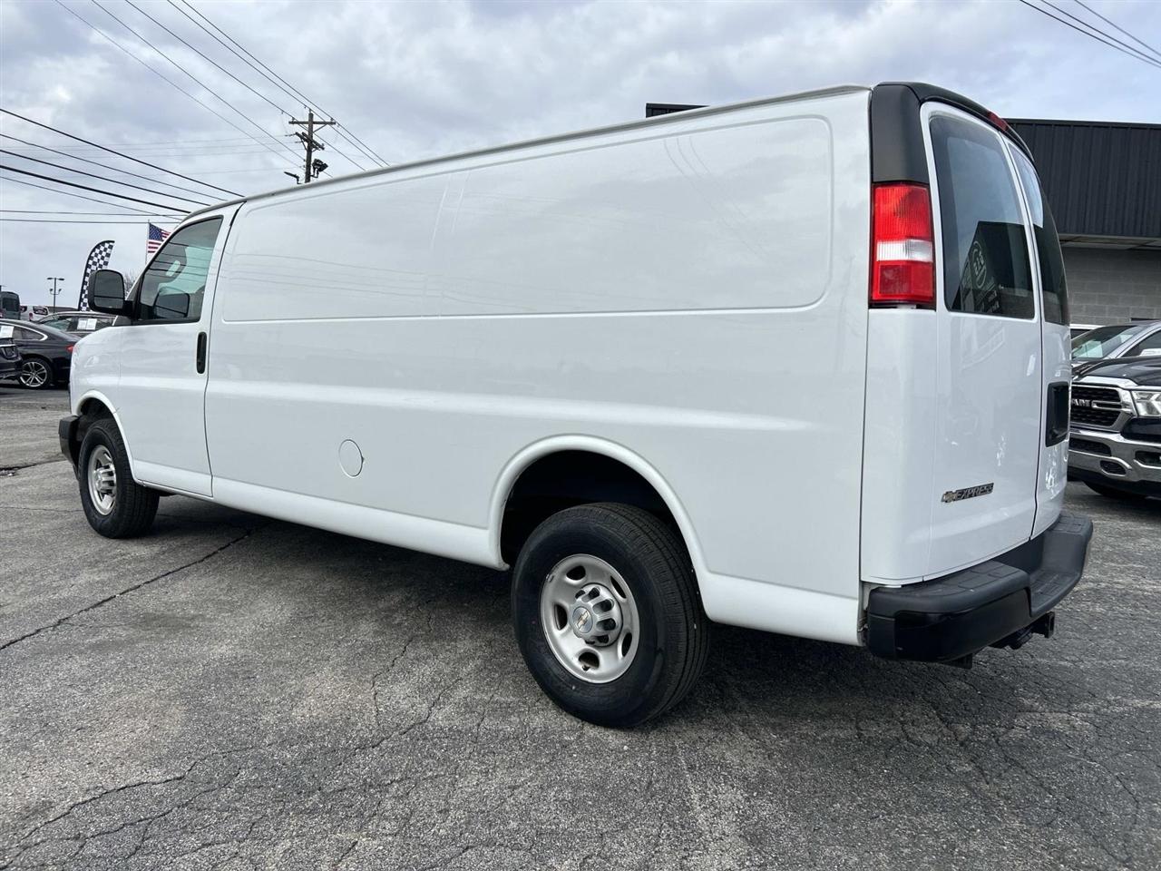 Chevrolet Express Cargo Van RWD 2500 155" 2022