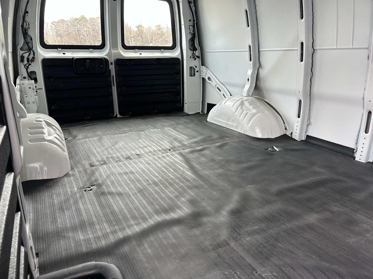 Chevrolet Express Cargo Van RWD 2500 155" 2022