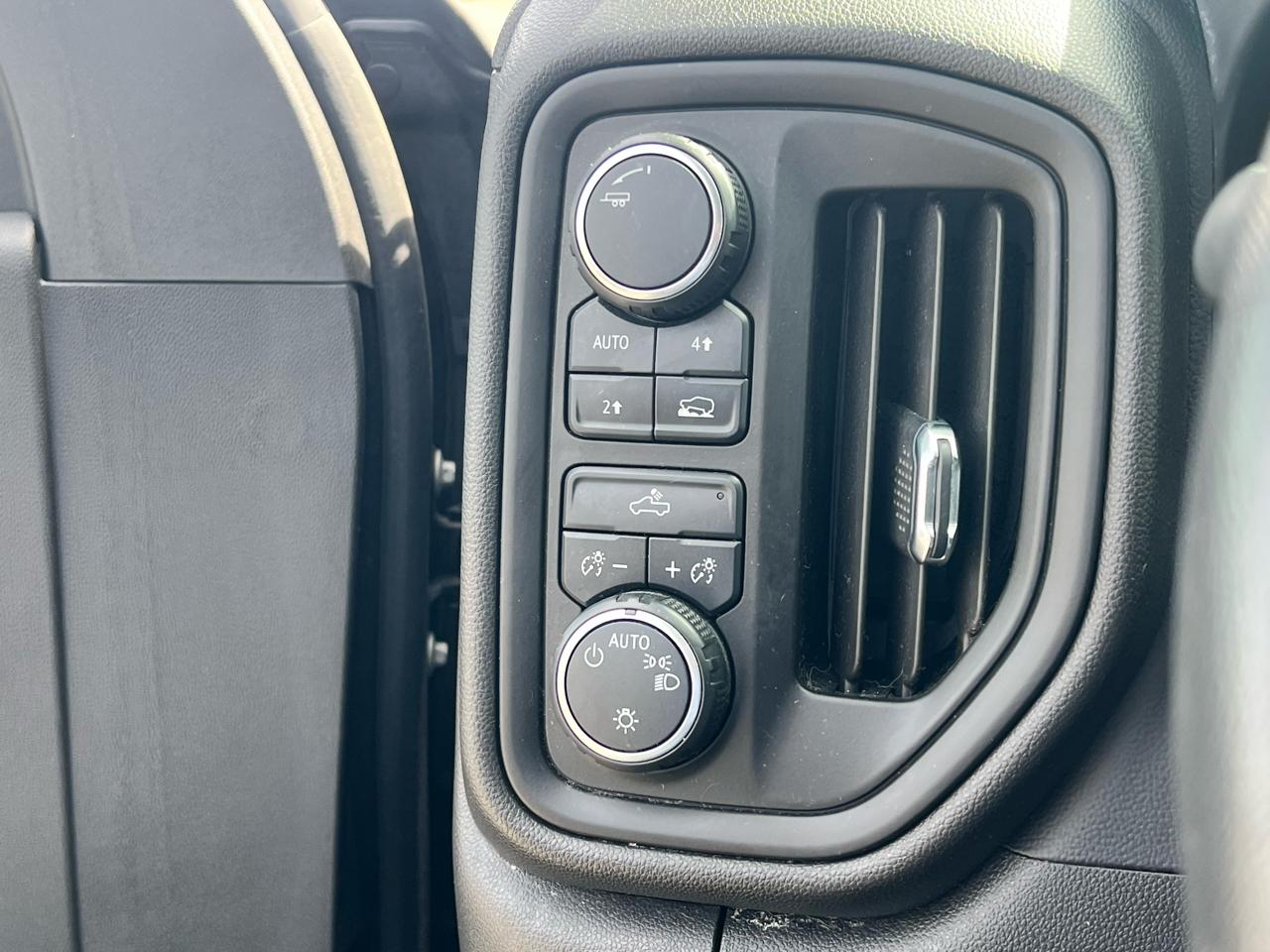 Chevrolet Silverado 1500 4WD Crew Cab 147" Custom 2020