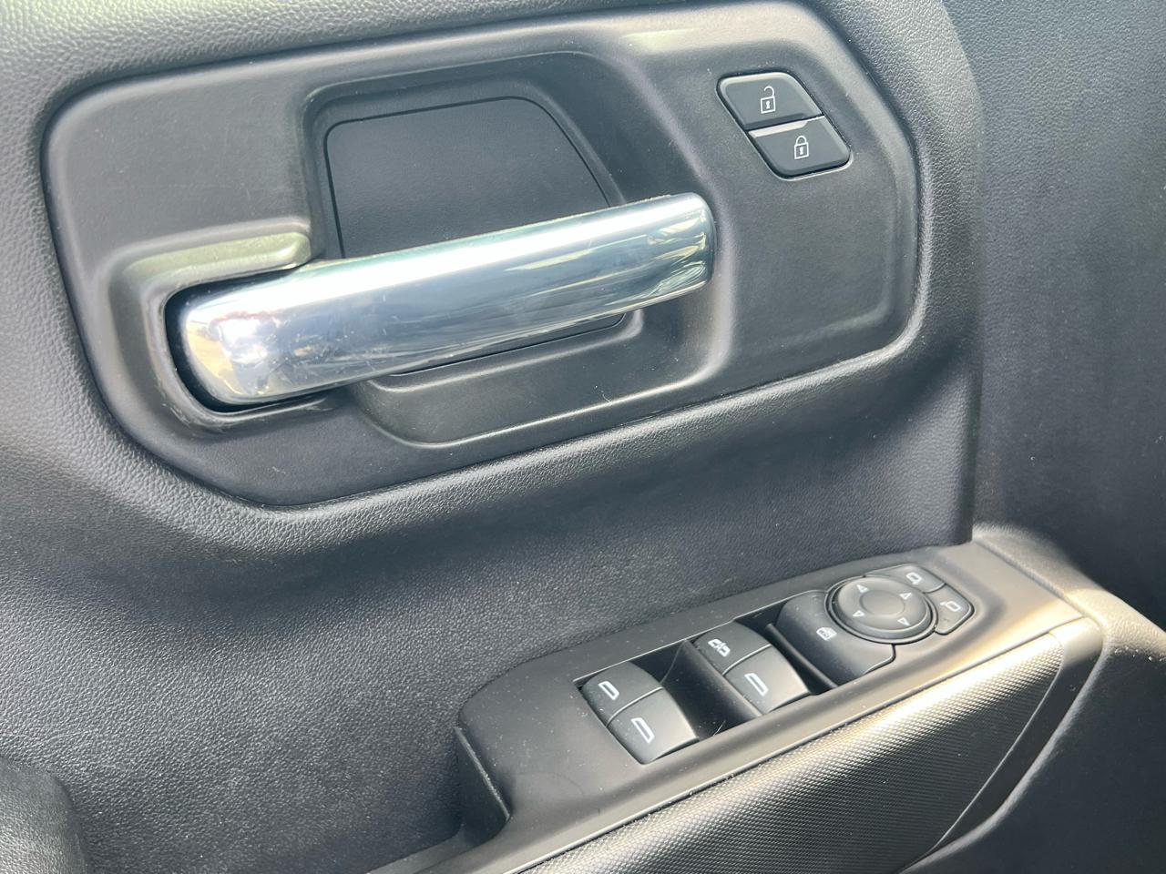 Chevrolet Silverado 1500 4WD Crew Cab 147" Custom 2020