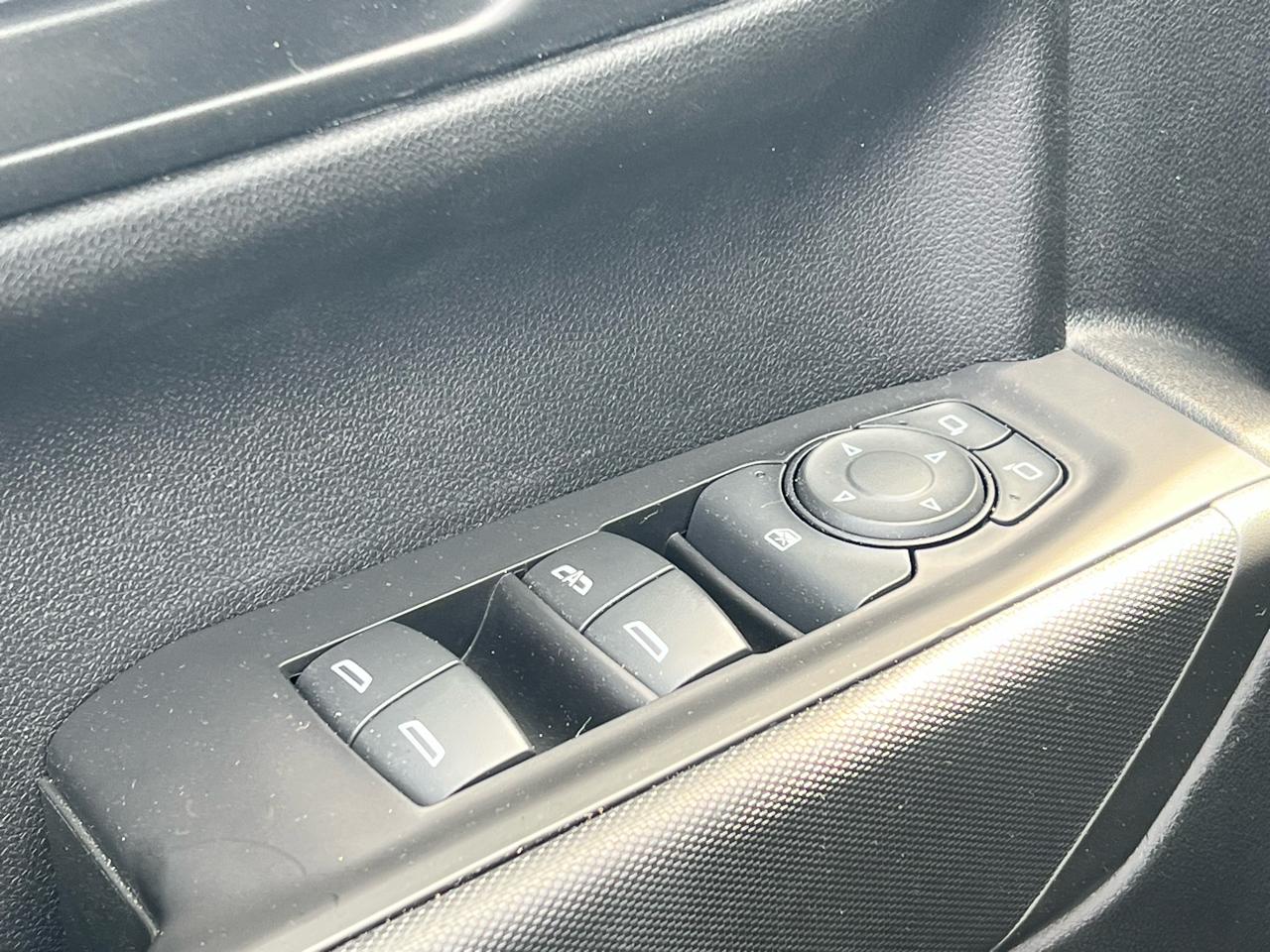 Chevrolet Silverado 1500 4WD Crew Cab 147" Custom 2020