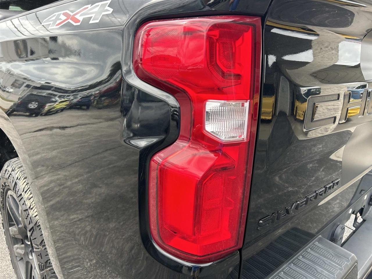 Chevrolet Silverado 1500 4WD Crew Cab 147" Custom 2020