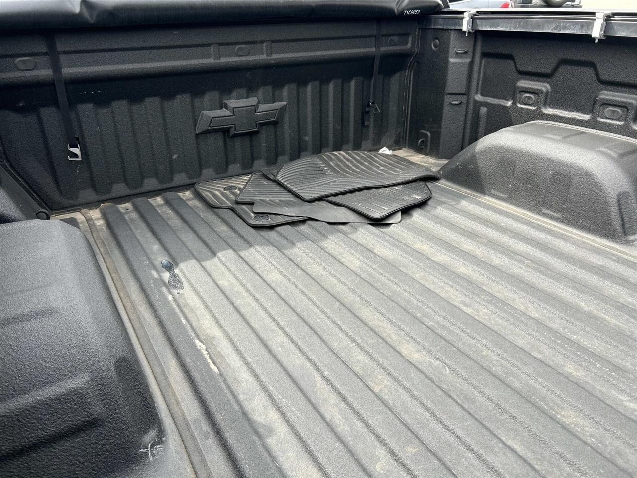 Chevrolet Silverado 1500 4WD Crew Cab 147" Custom 2020